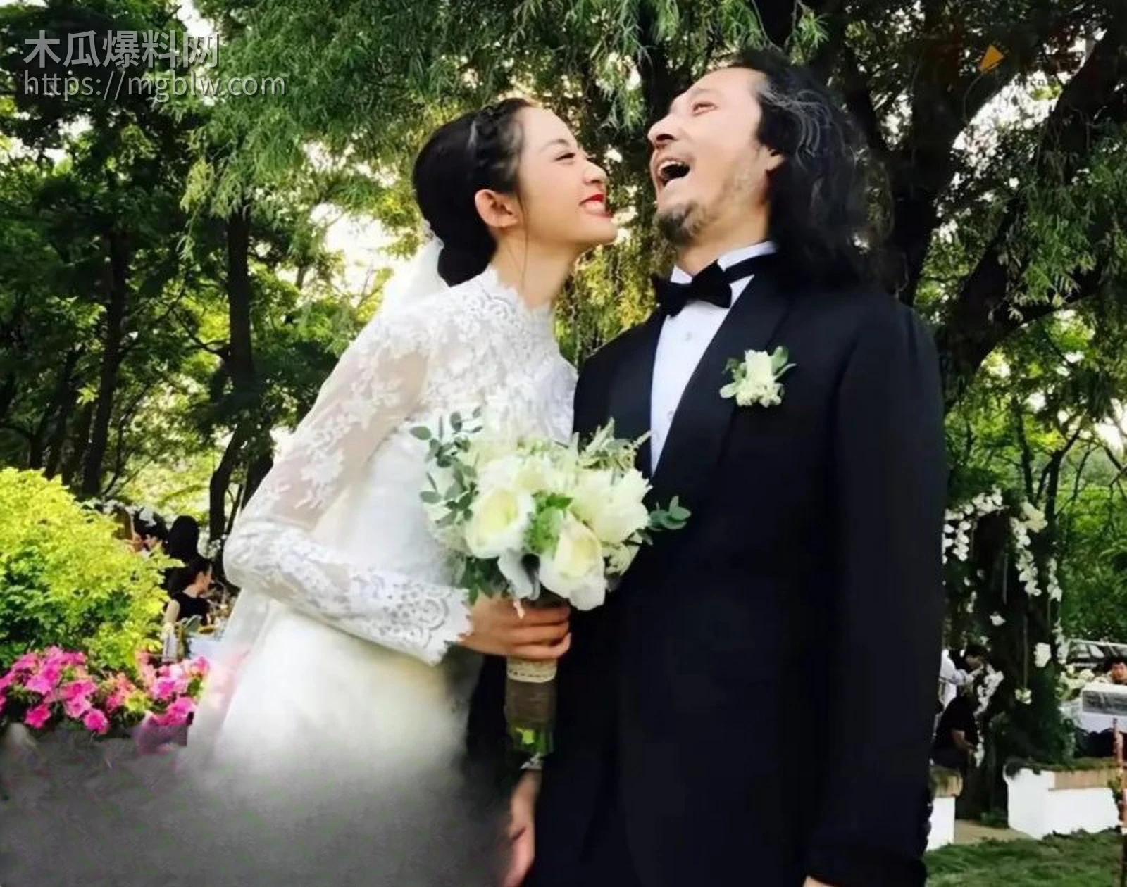 万千惠拿裸照当婚礼迎宾照03