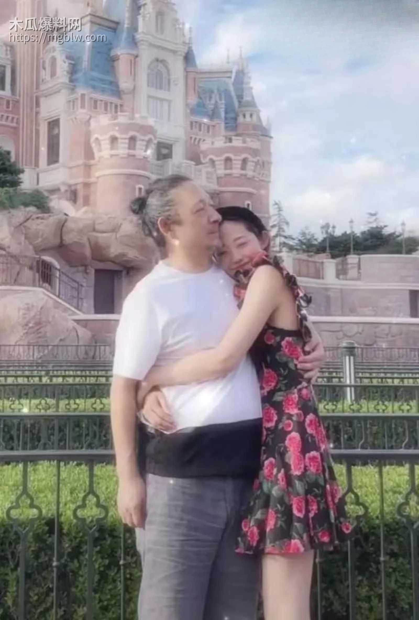 万千惠拿裸照当婚礼迎宾照04