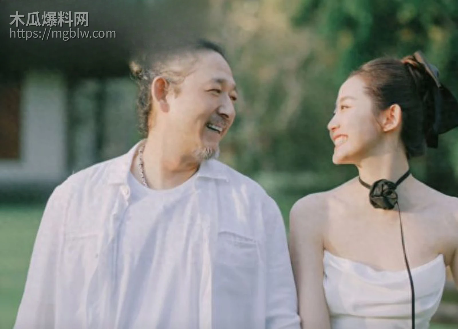 万千惠拿裸照当婚礼迎宾照05