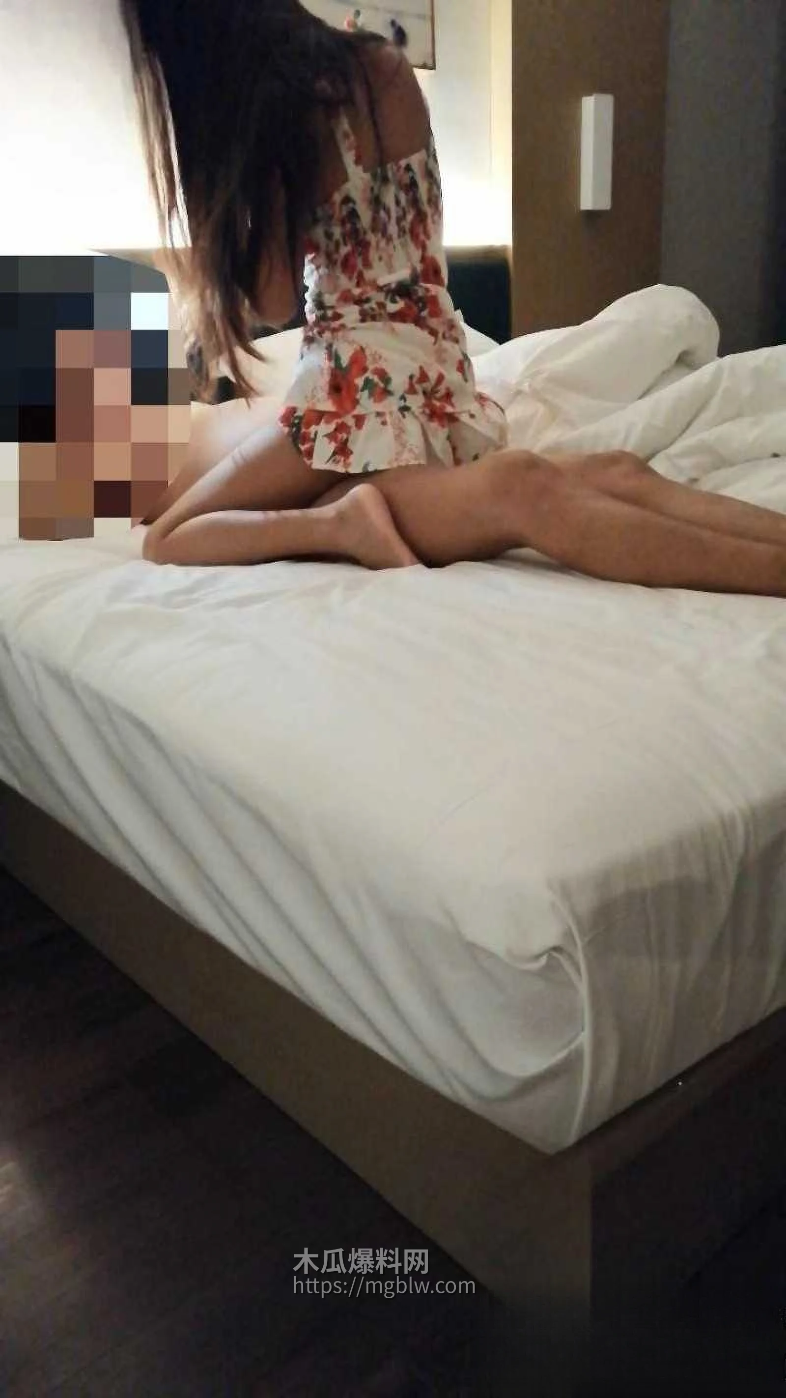 孤儿日寡母早上钻进被子里舔B舔高潮01