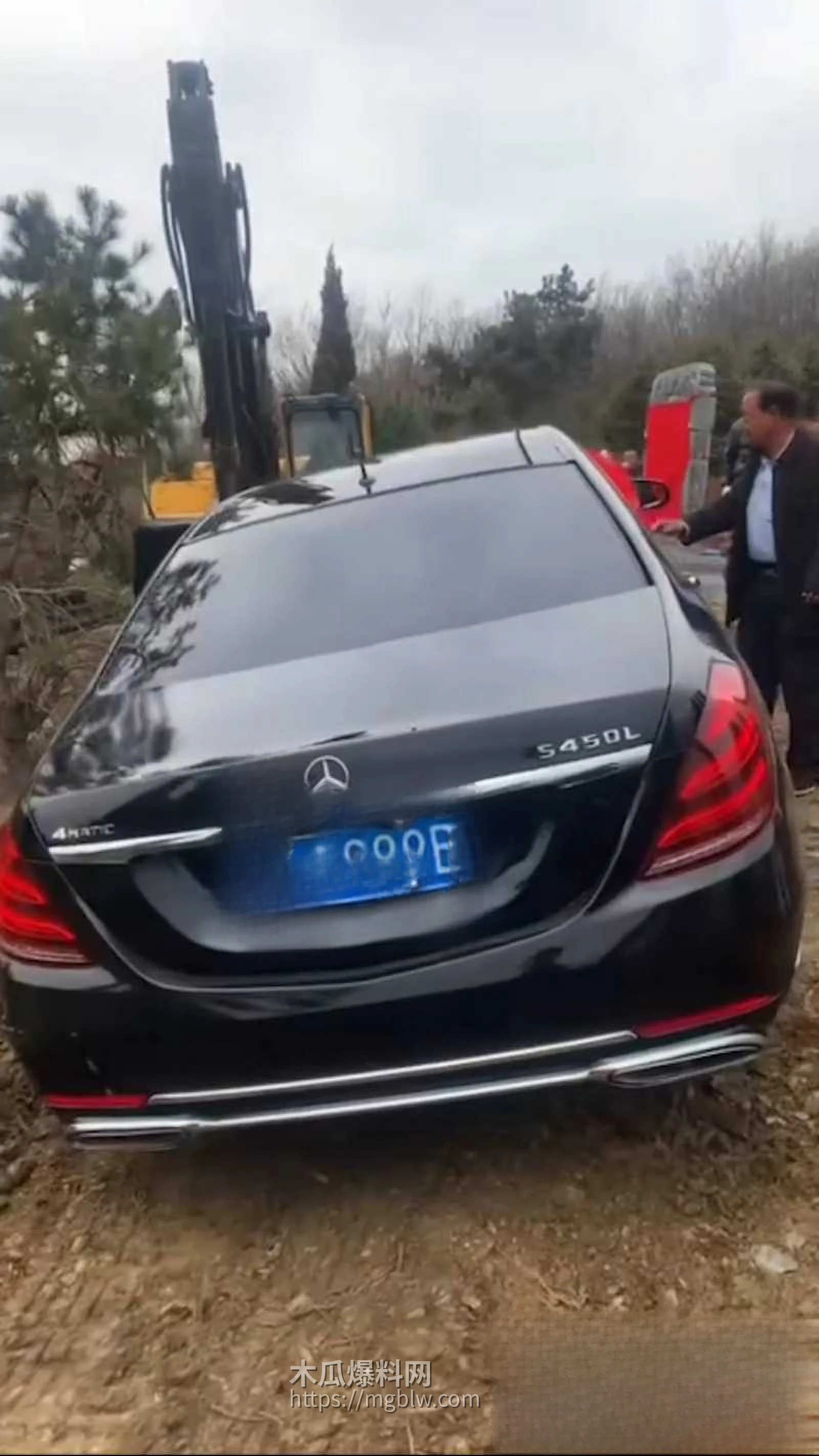 东北大哥 离世百万奔驰随葬入土3