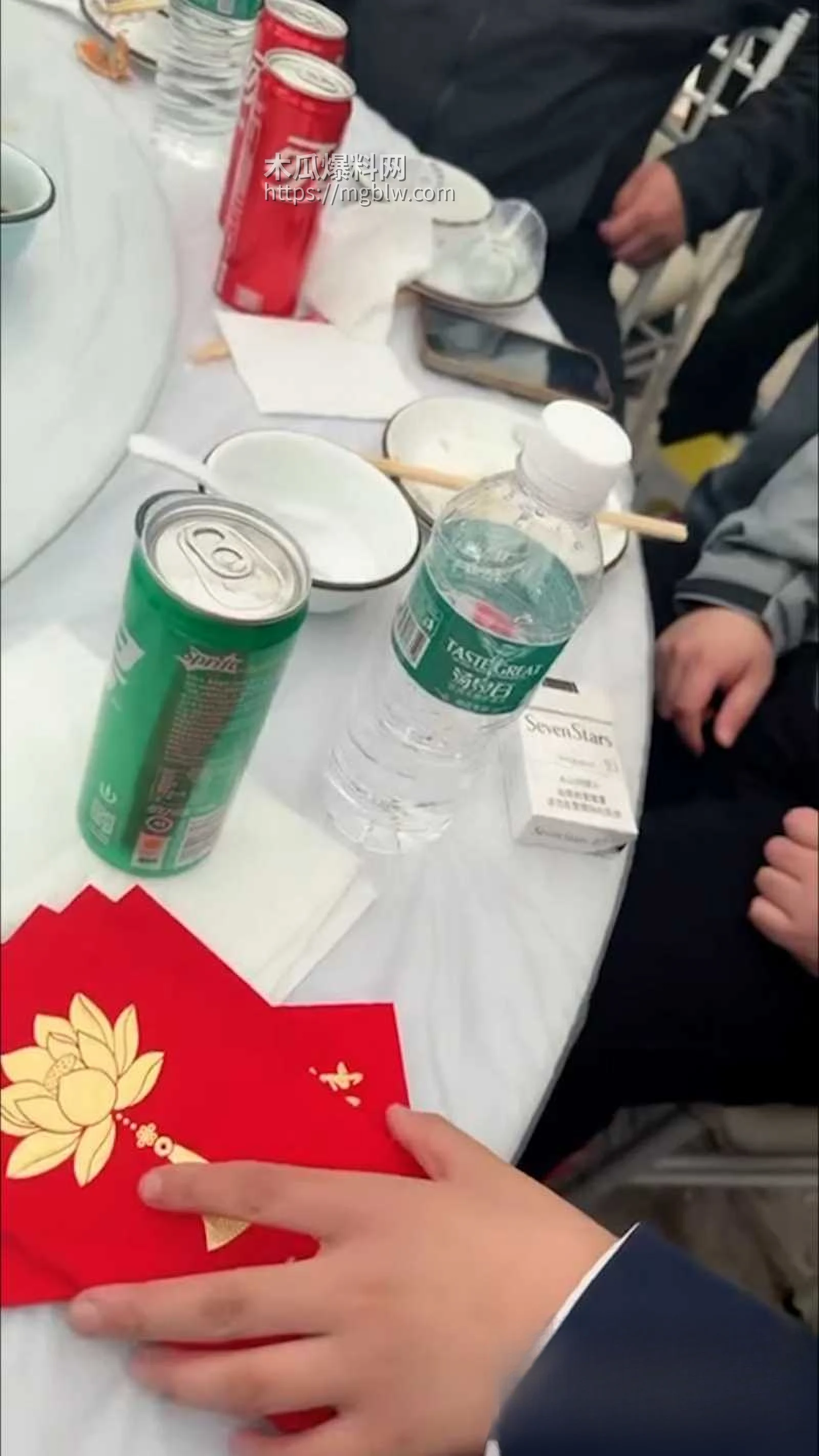 东北大哥 离世百万奔驰随葬入土4