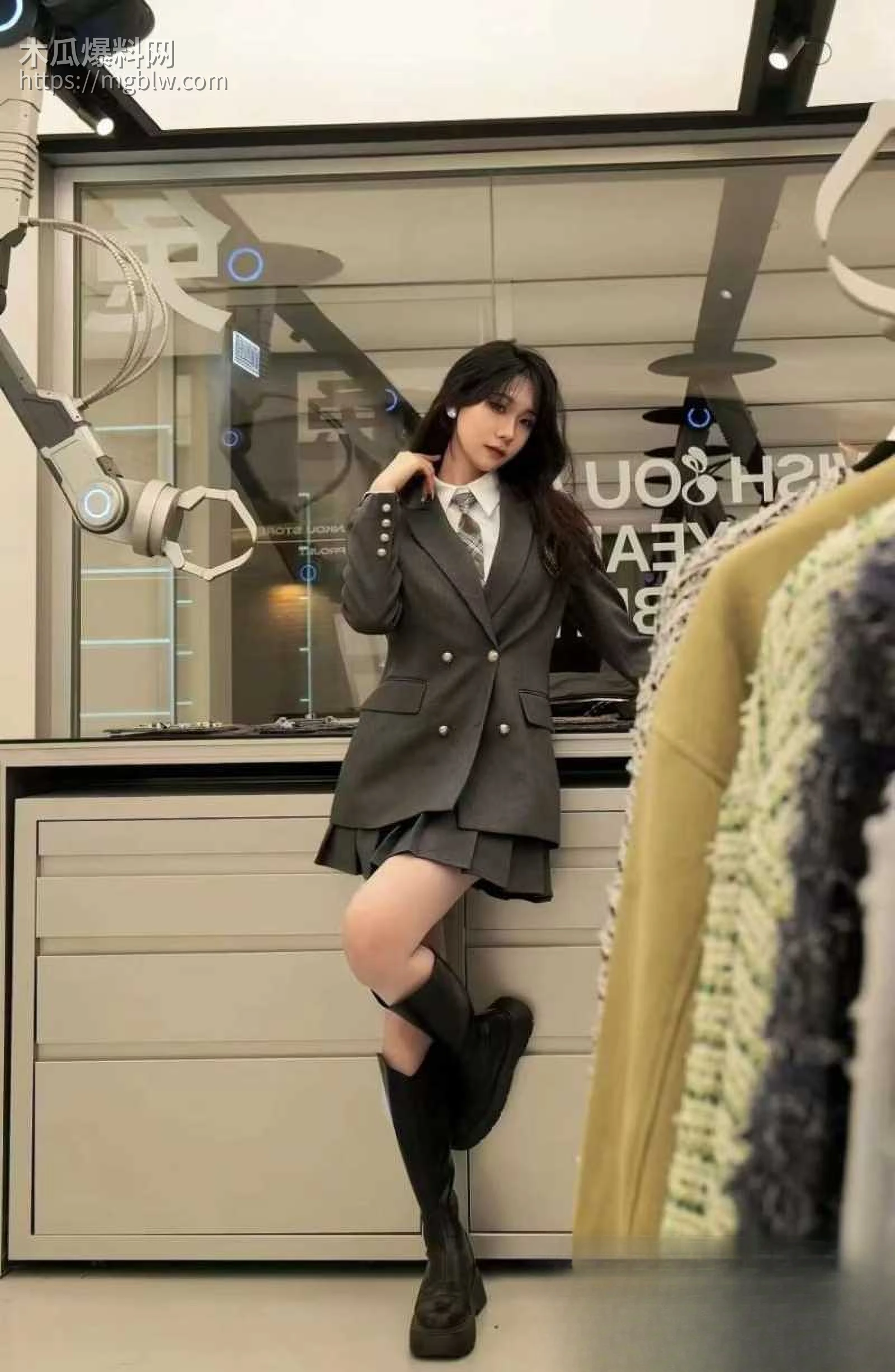 杨小叶被金主爸爸包养2