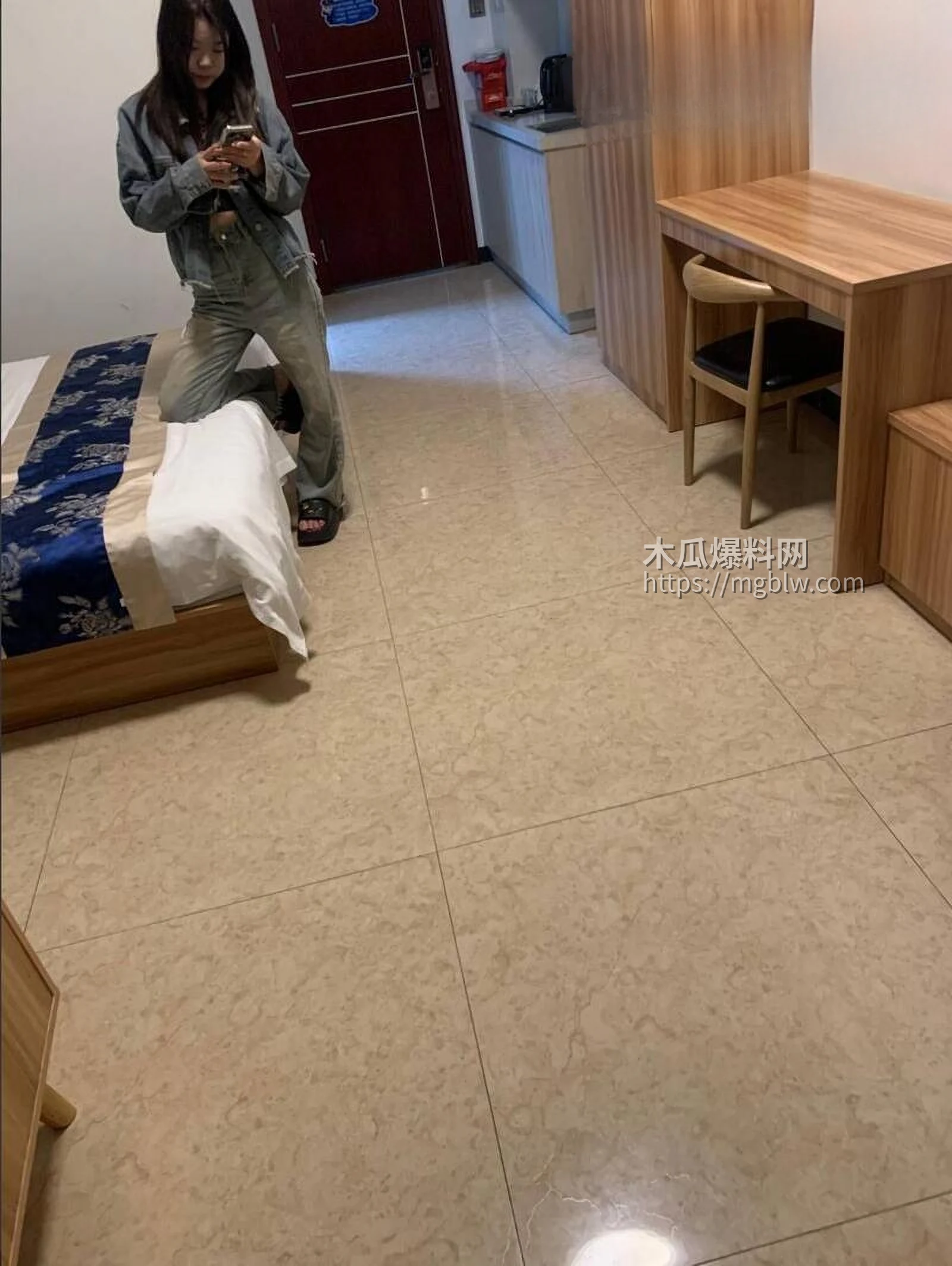 极品反差网红少女翘臀无套后入1