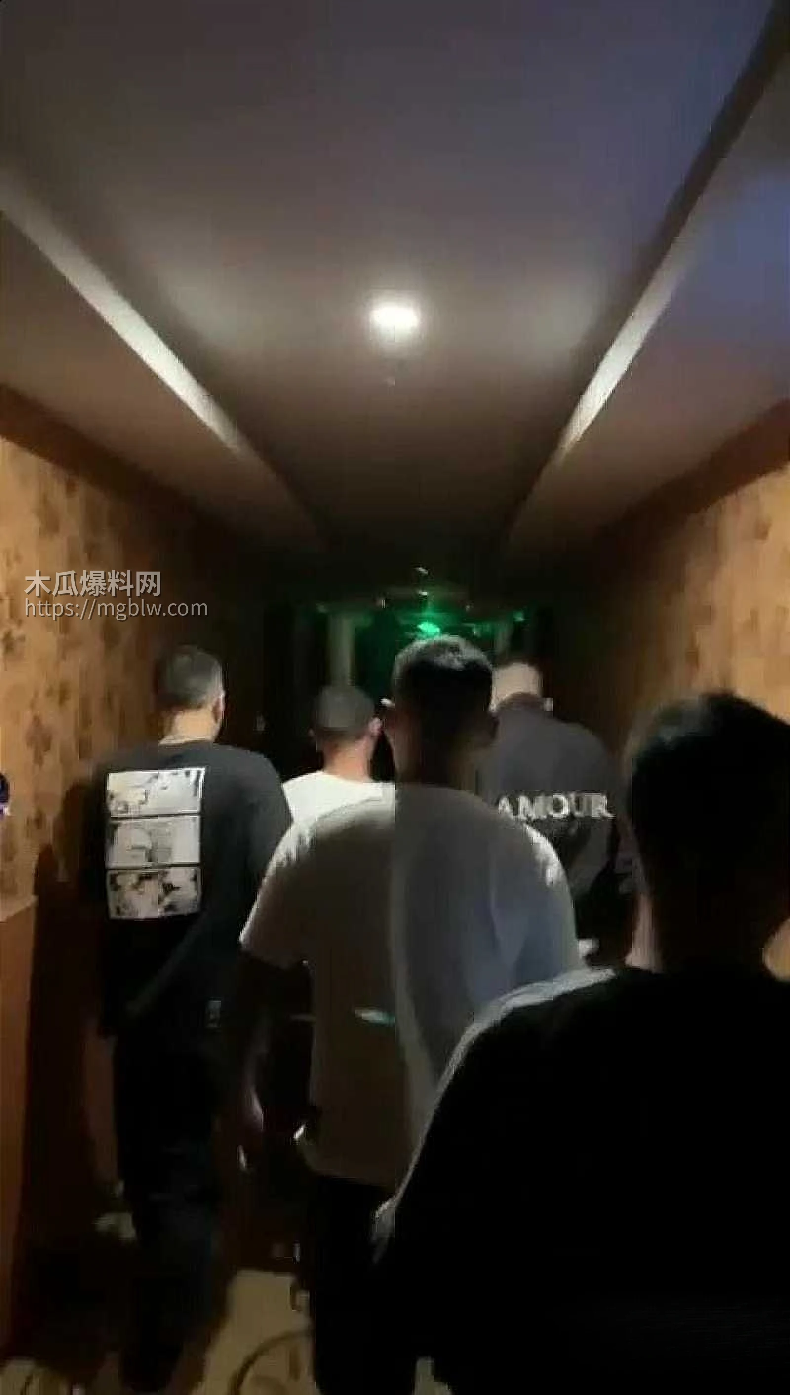 原配带兄弟抓奸现场直击 1