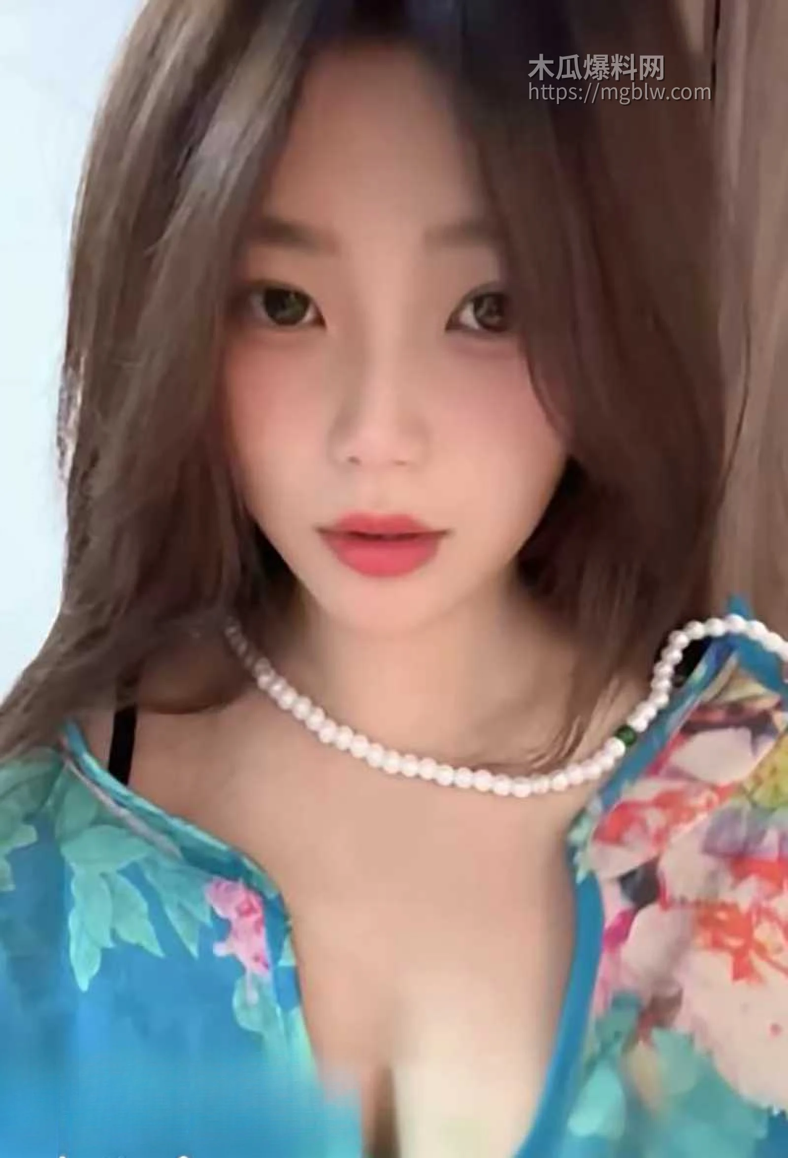 抖音30万粉丝极品G奶御姐苏菲呀与榜一大哥定制私拍流出9拷贝