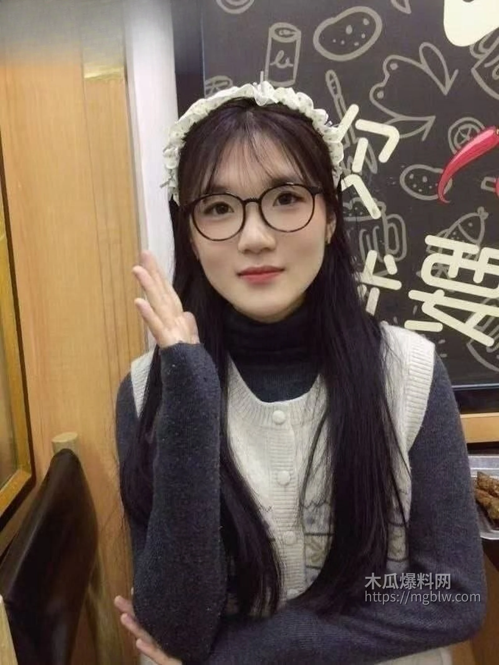 传媒学院眼镜妹 周晓云 男友调教视频泄密 露脸深喉传统姿势爆操 反差婊骚到没边！