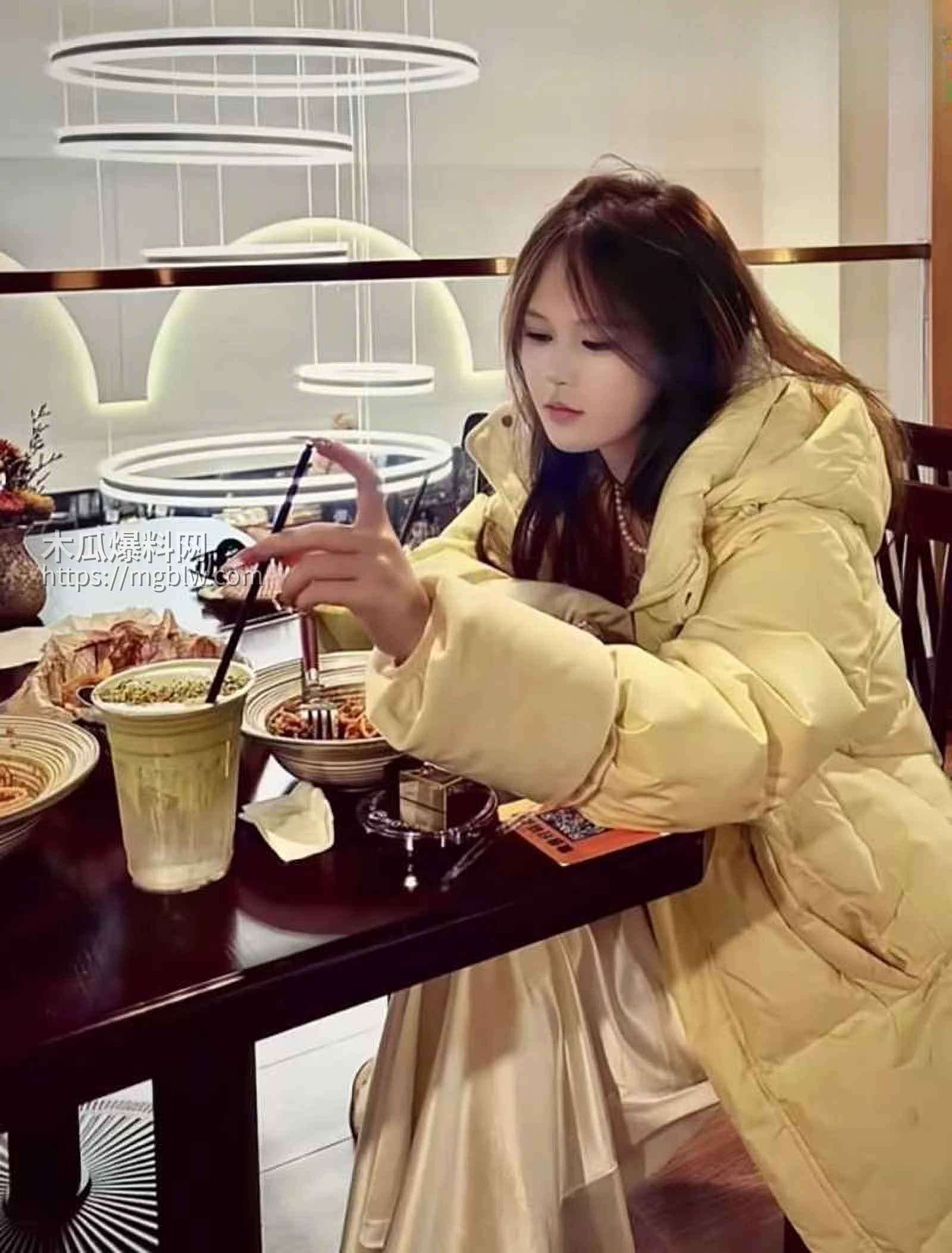 广西柳州卫校母狗 徐苑珍 1