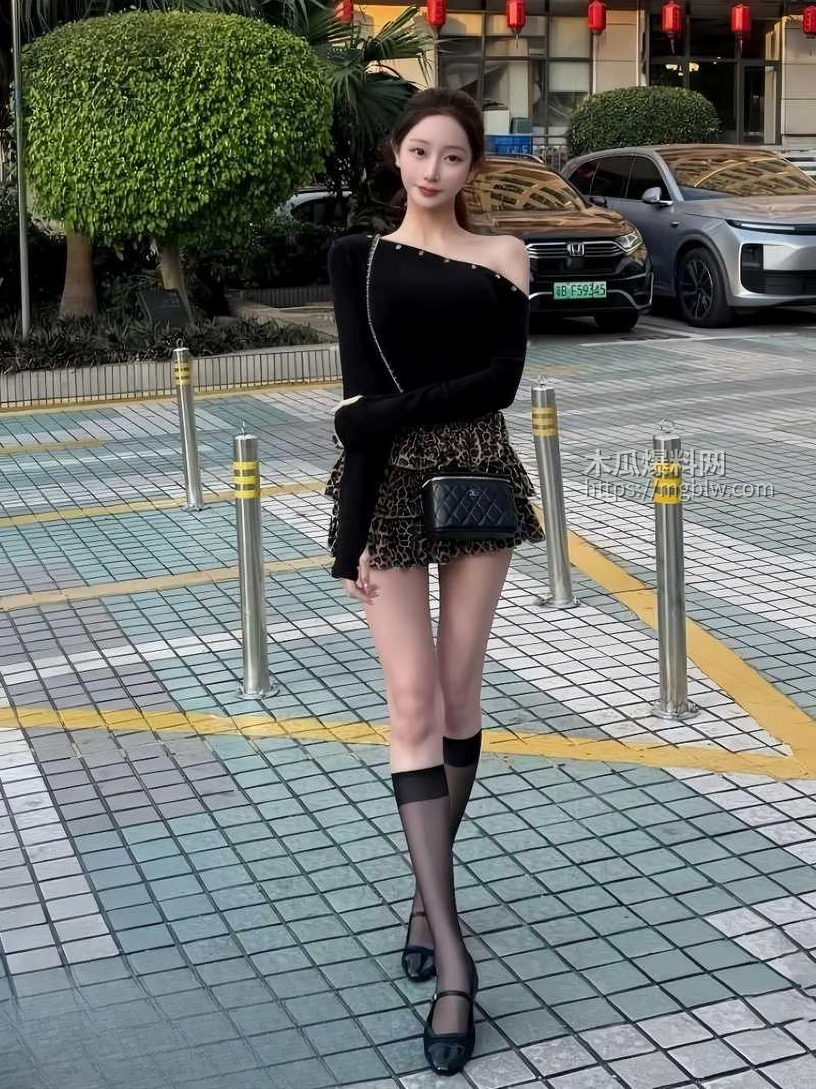 上海名媛 私人泳池援交金主 2