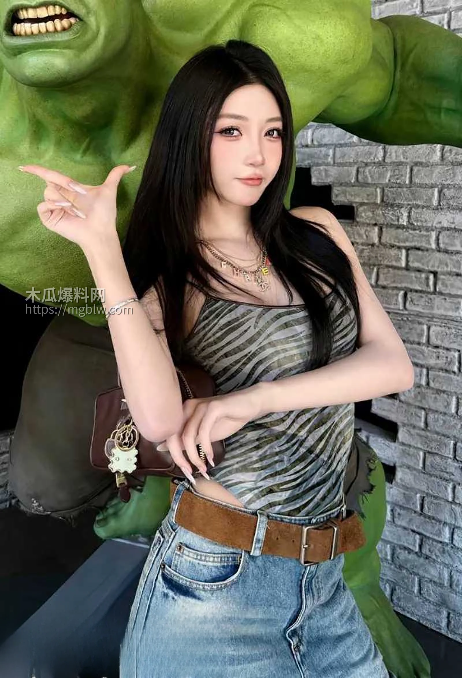 千万粉丝大网红 小伊伊出轨被曝光 9 拷贝