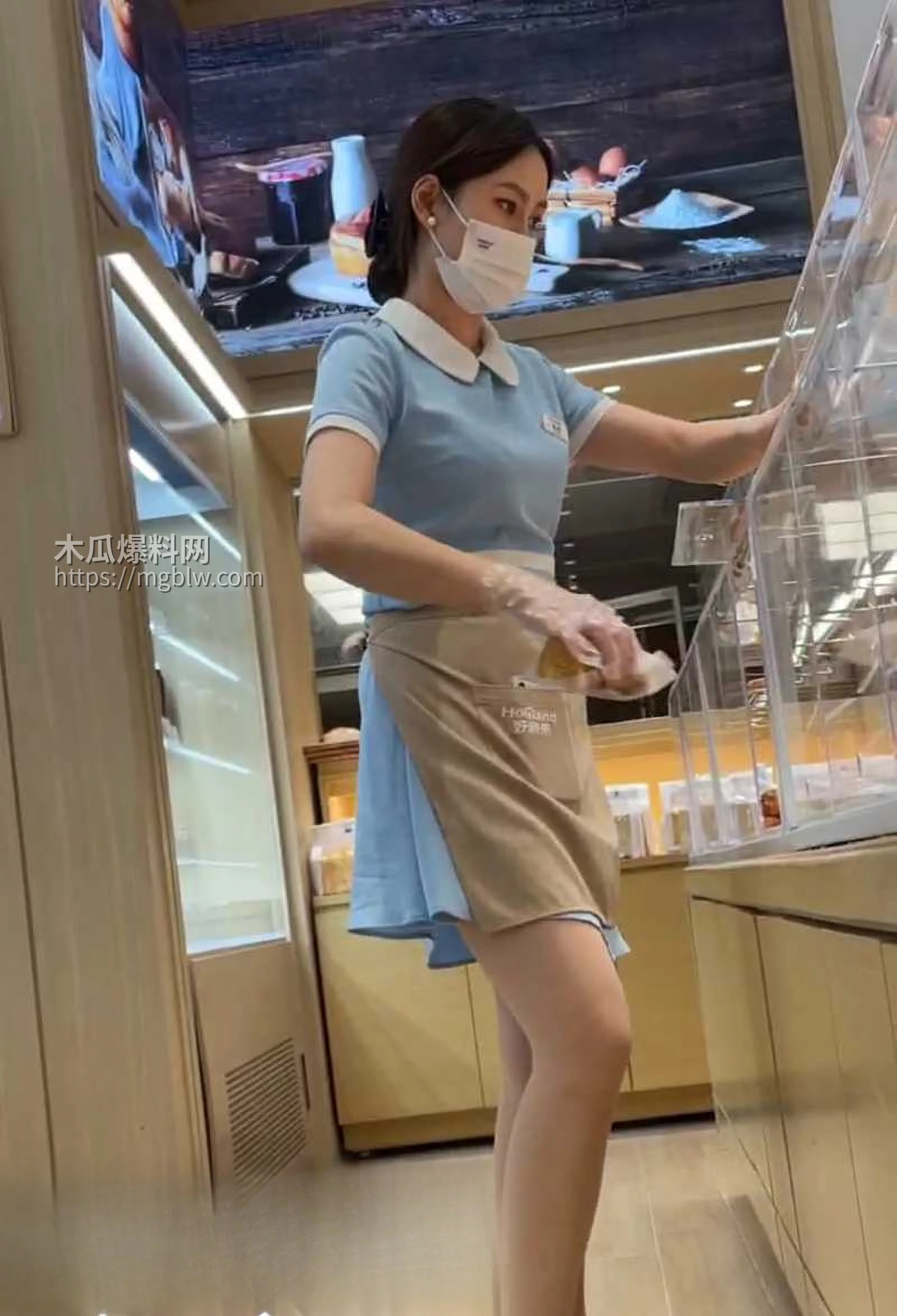 好利来小姐姐抄底偷拍福利 3 拷贝