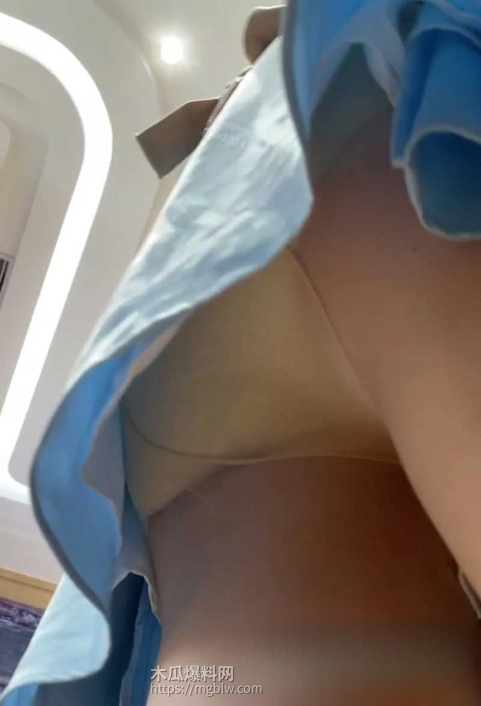 好利来小姐姐抄底偷拍福利 8 拷贝