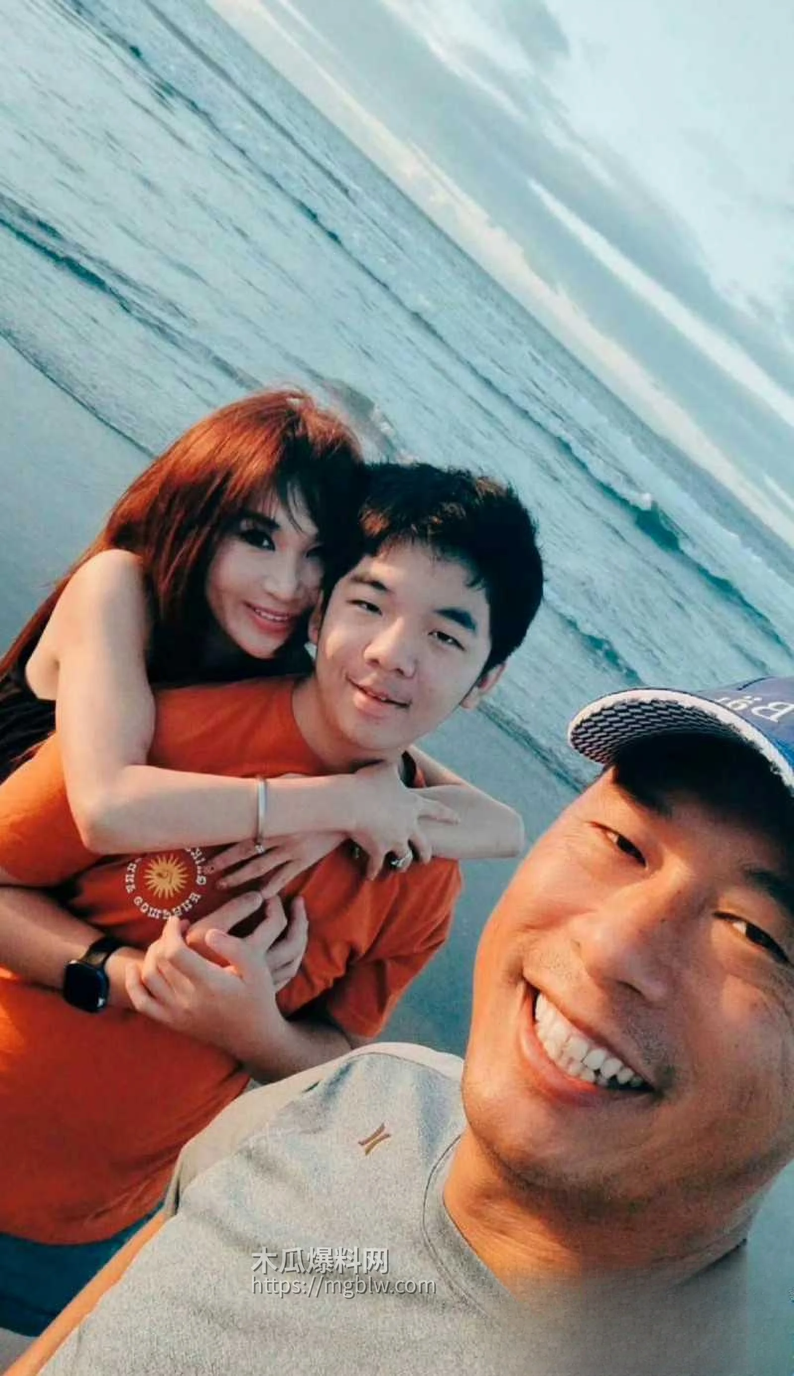 温碧霞生日现场遭养子强吻013