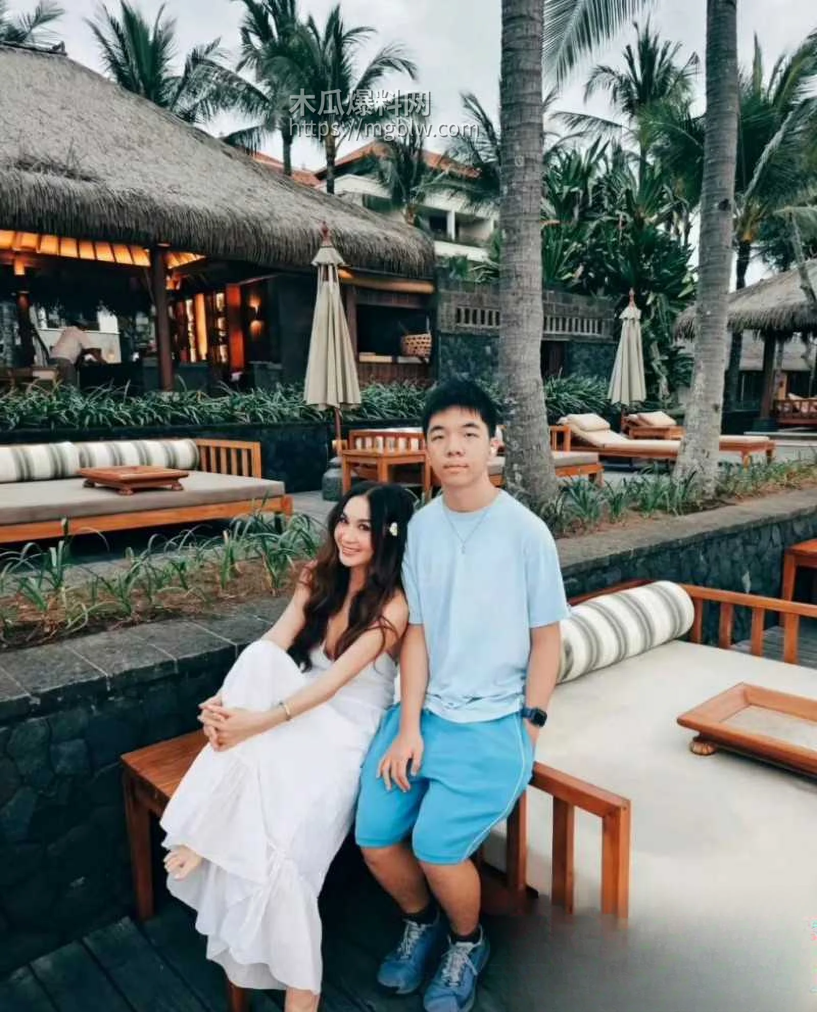 温碧霞生日现场遭养子强吻06