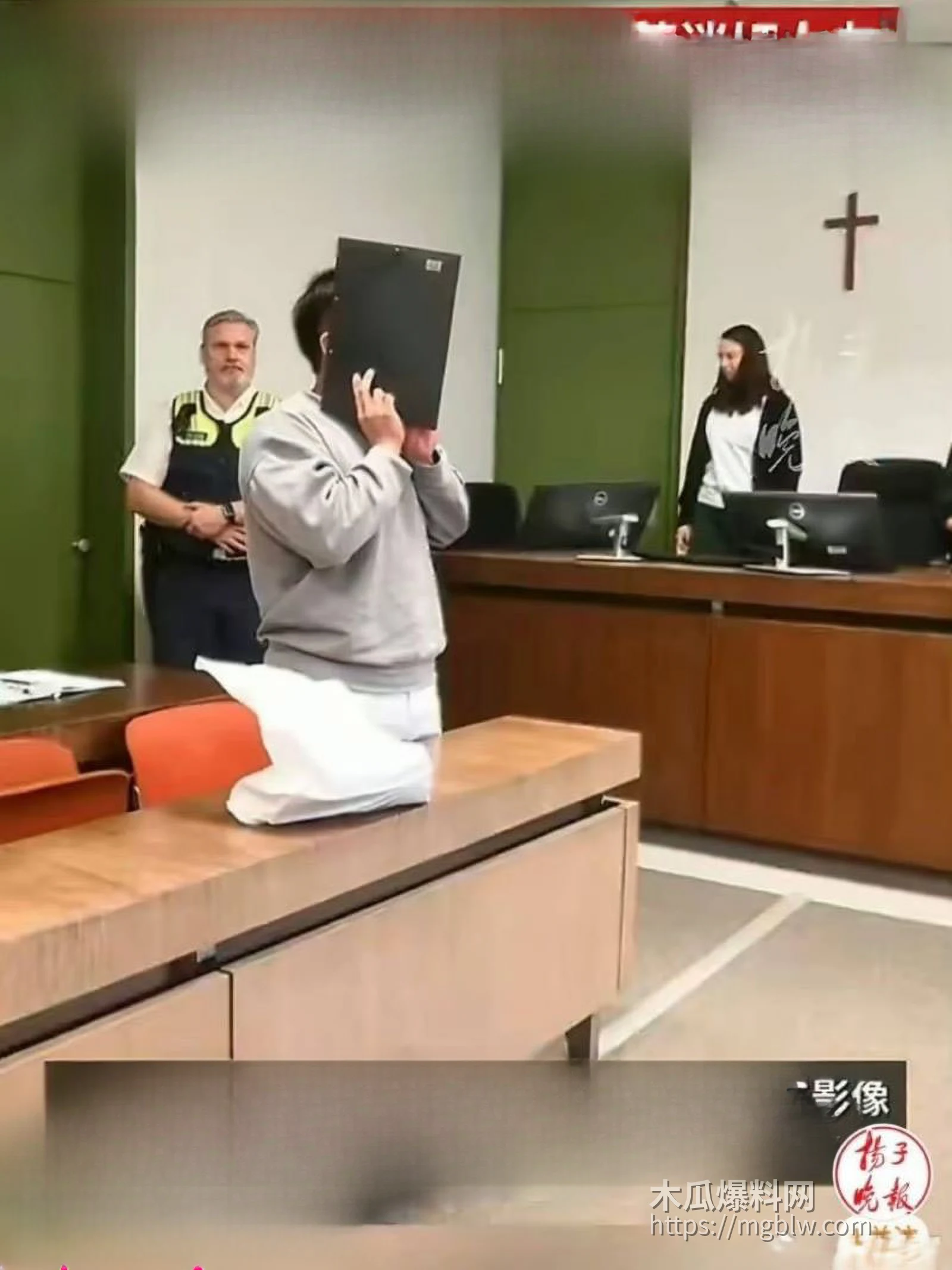 在德博士钟义迷奸女友7次 14