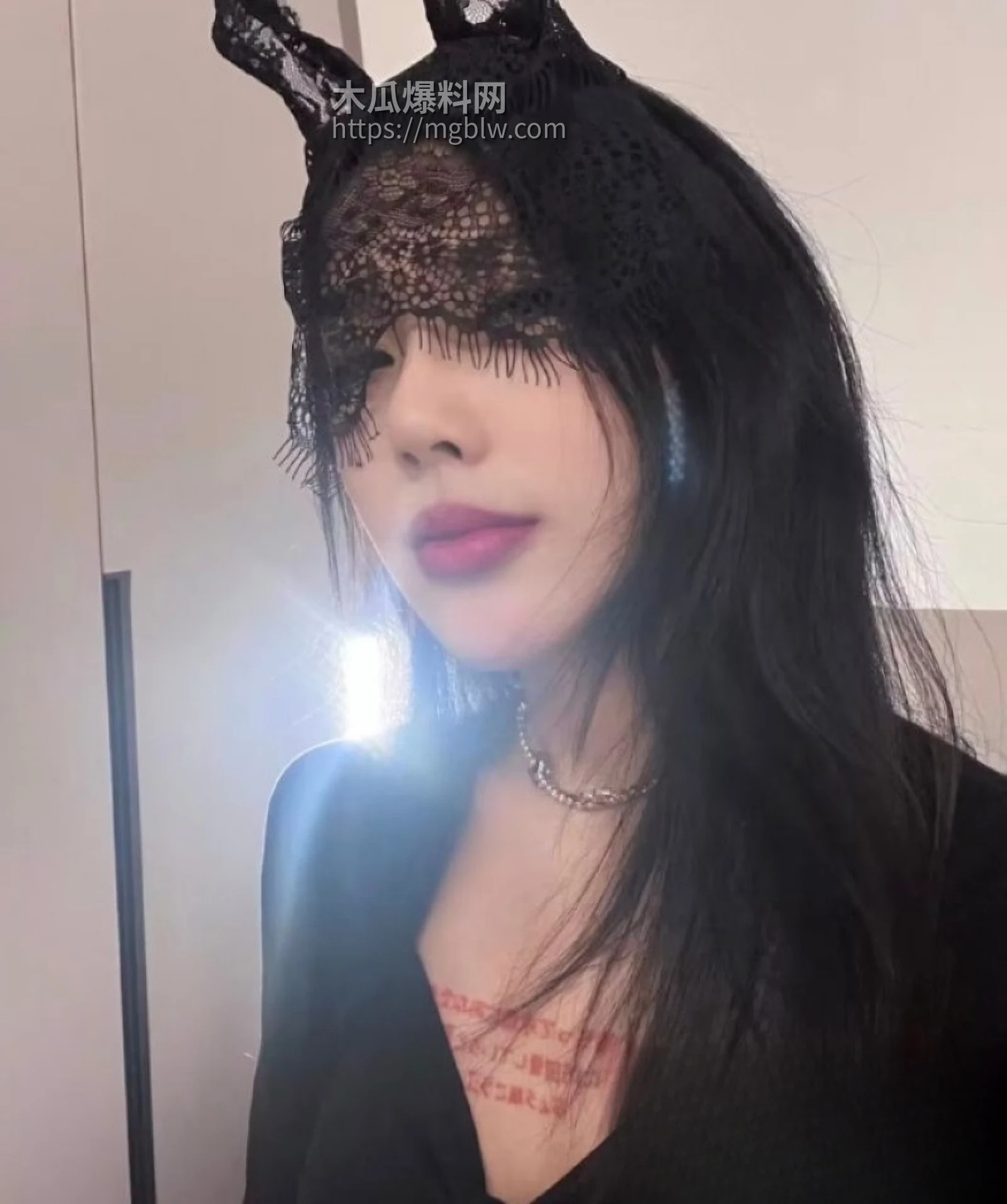 抖音妖艳贱货 1