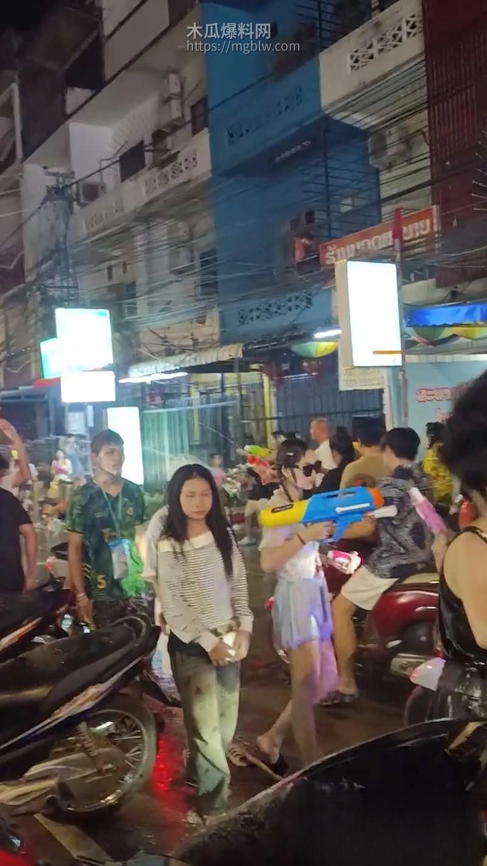 19岁广东妹 小阳 泼水节泰国游 被卖缅甸园区 19